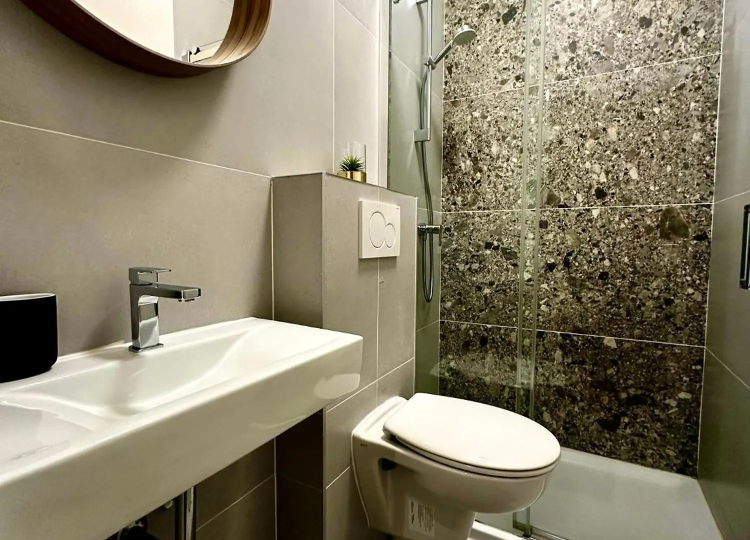Luxury Suites Park By Rikas Hotels アントウェルペン 0*,