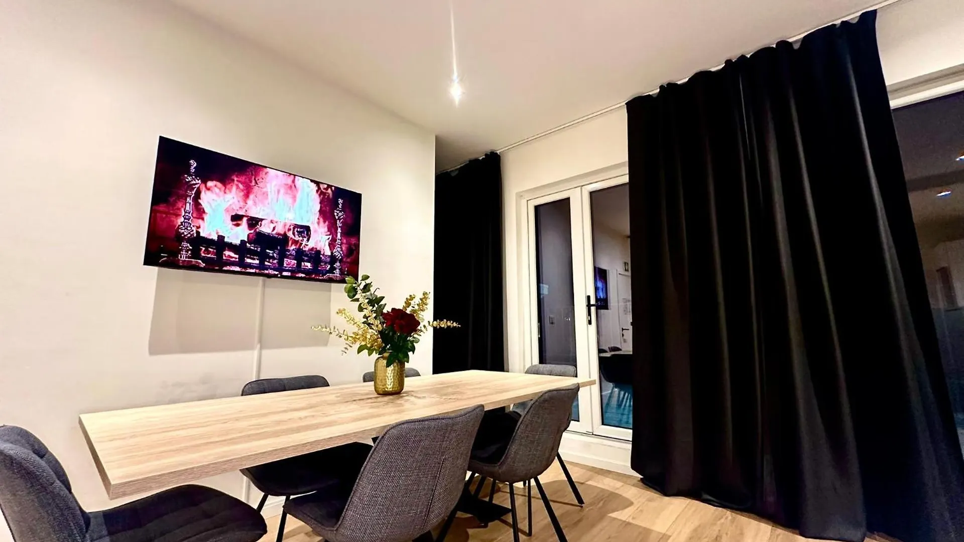 アパート Luxury Suites Park By Rikas Hotels アントウェルペン